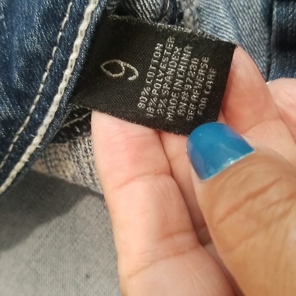Almost Famous Distressed Blue Jean. Size 9 - Picture 8 of 13